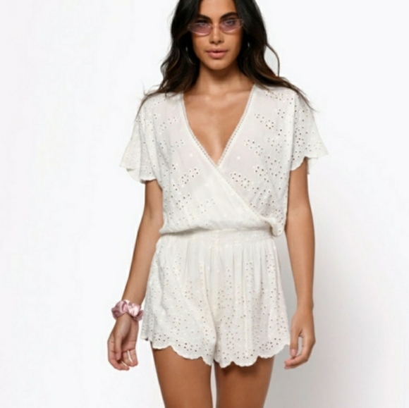 Tobi Pants - Tobi White Romper eyelet v-neck scallop edges size small
